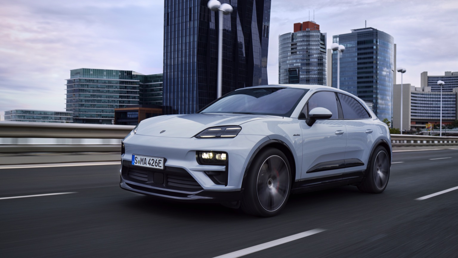 Porsche_Macan_Turbo_2024-5