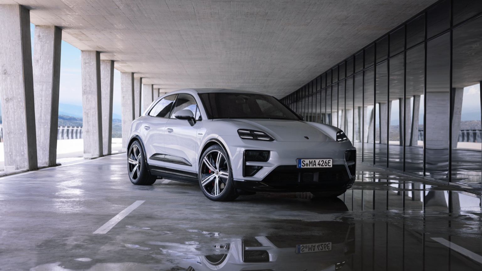 Porsche_Macan_Turbo_2024-6