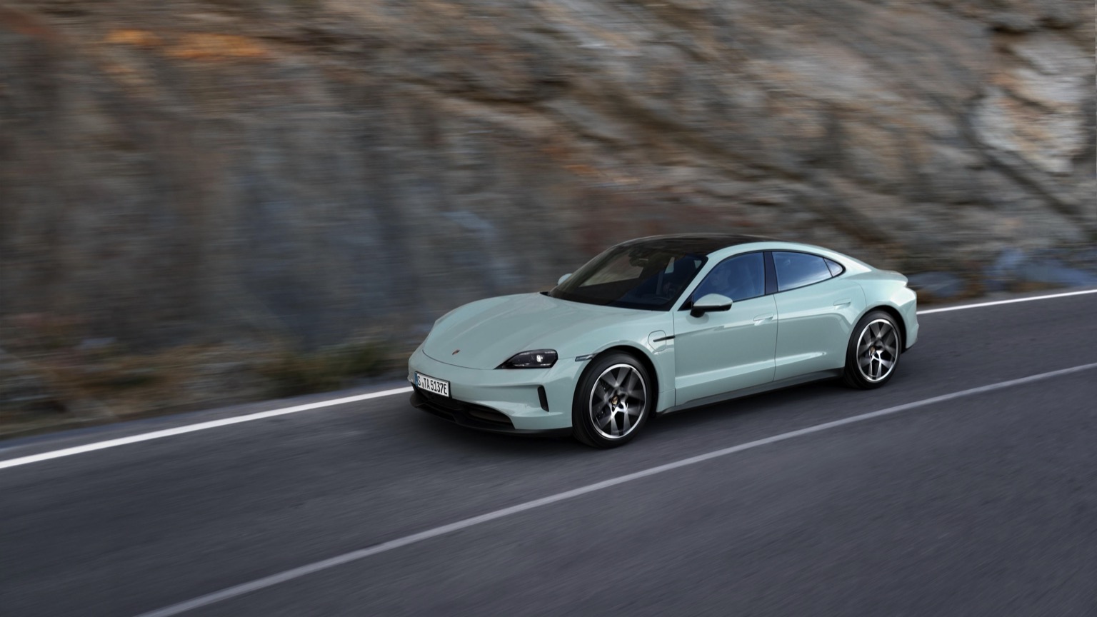 Porsche_Taycan_2024-2