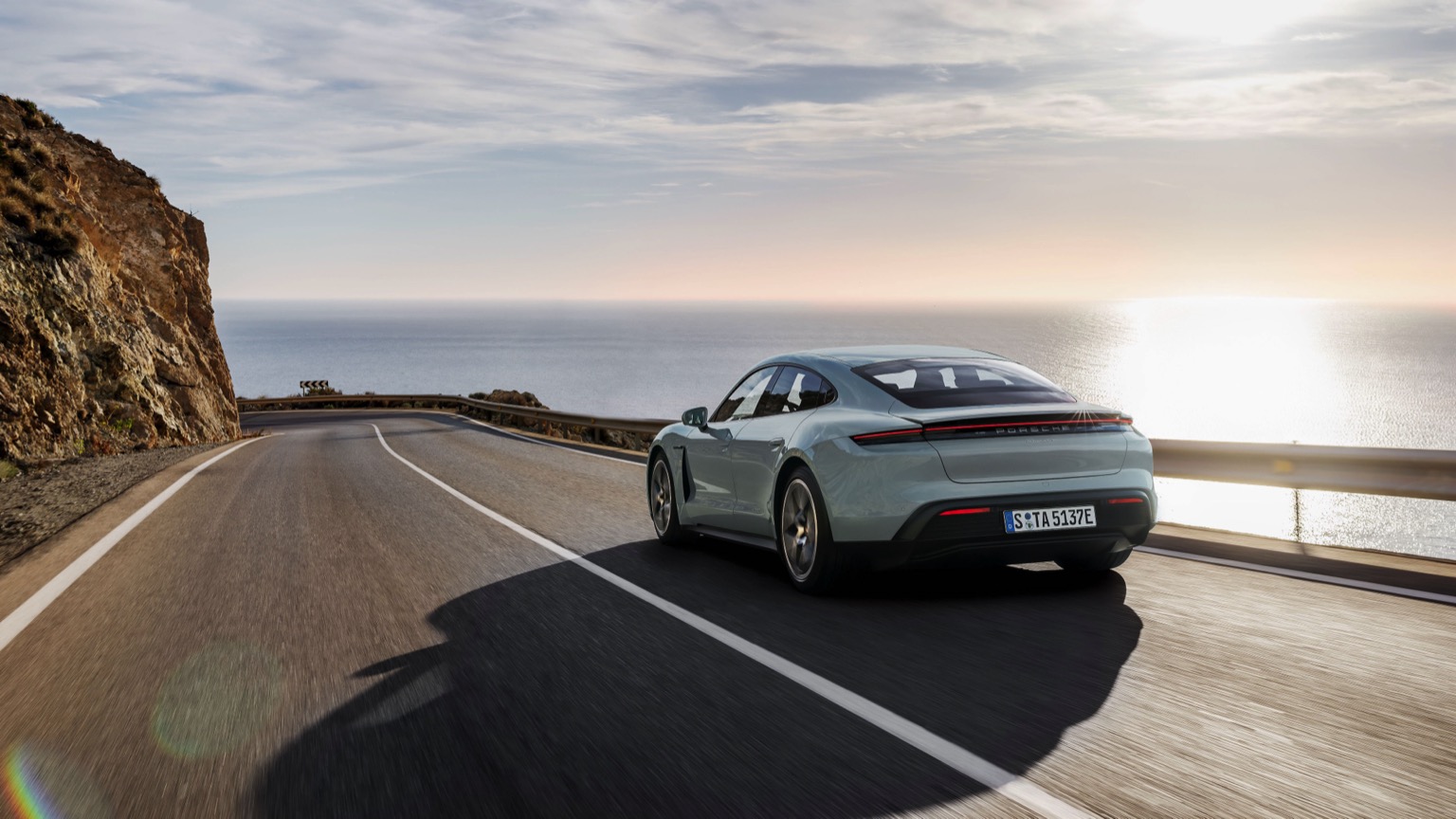 Porsche_Taycan_2024-3