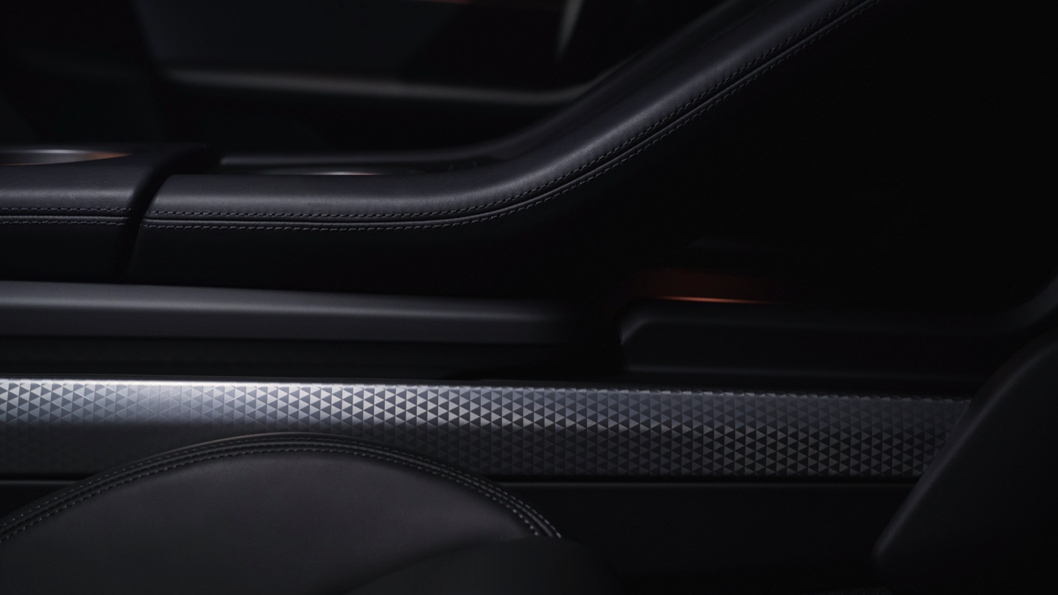 Porsche_Taycan_2024-31