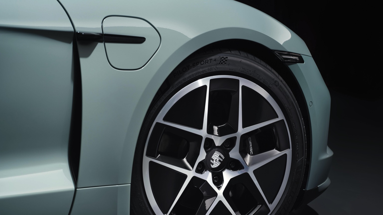 Porsche_Taycan_2024-33