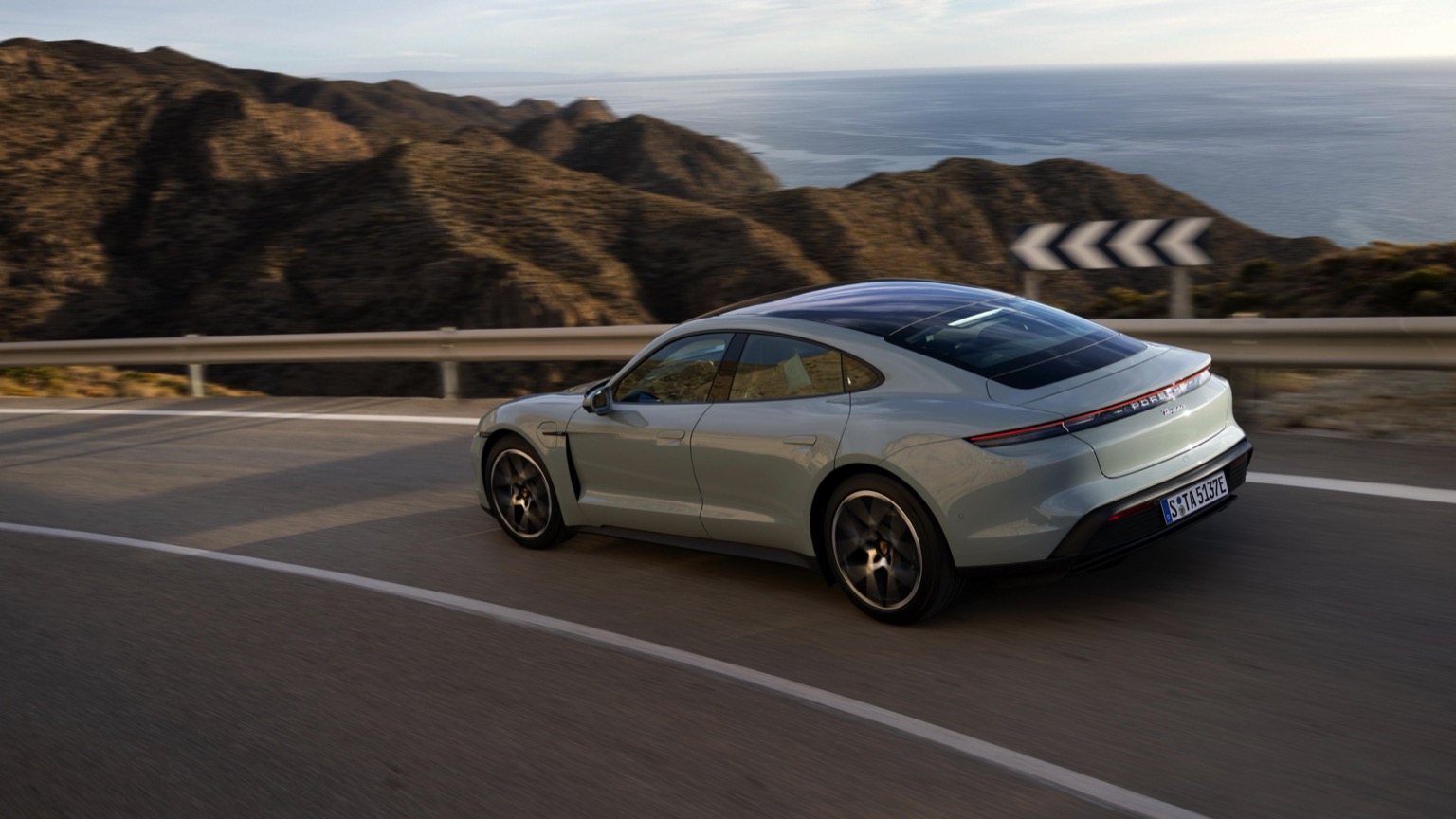 Porsche_Taycan_2024-6