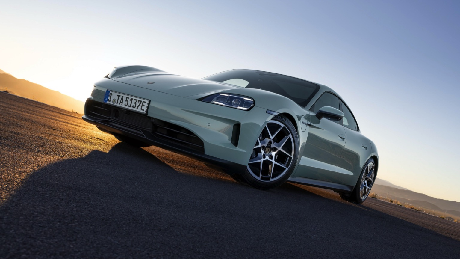 Porsche_Taycan_2024-8