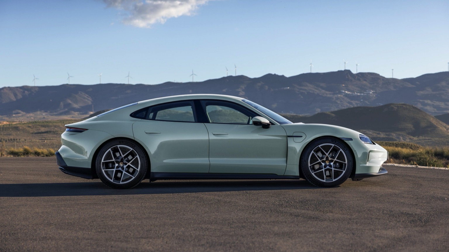 Porsche_Taycan_2024-9