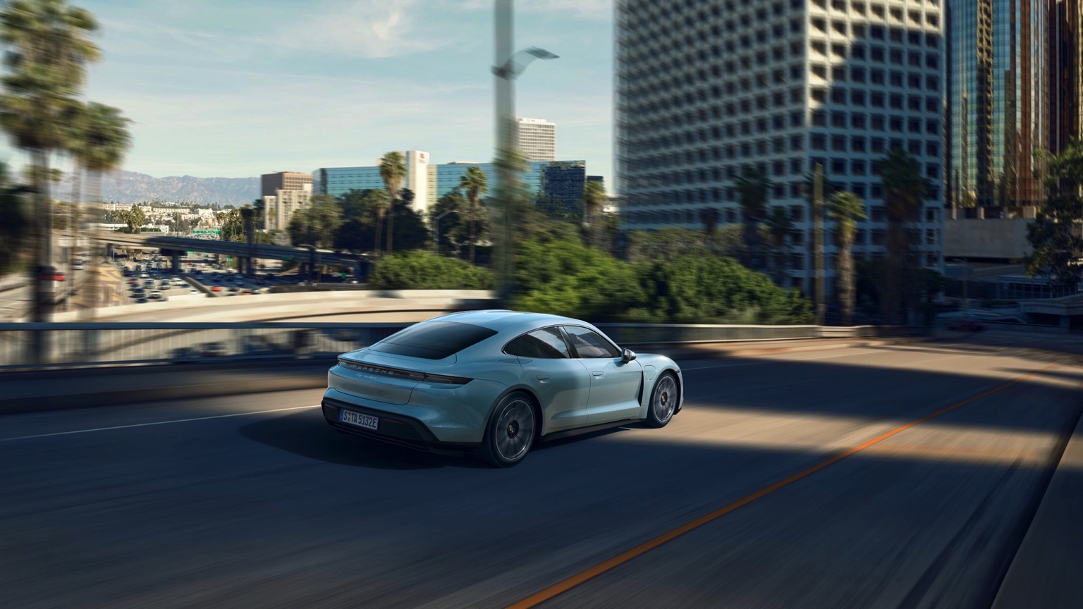 Porsche_Taycan_4S-3