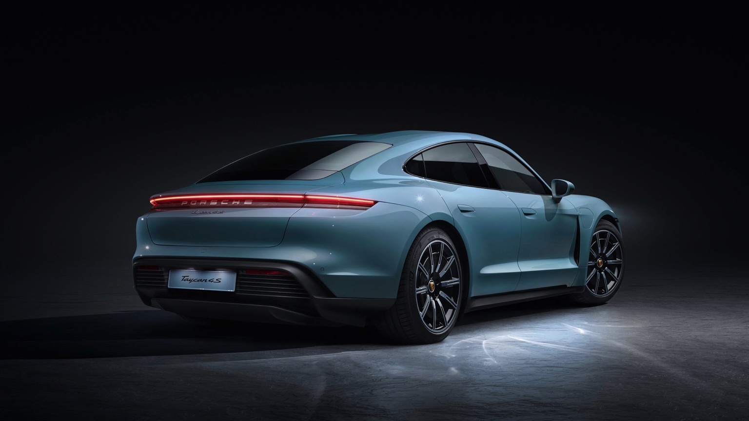 Porsche_Taycan_4S-7