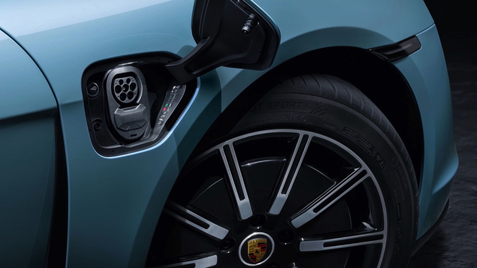 Porsche_Taycan_4S-9