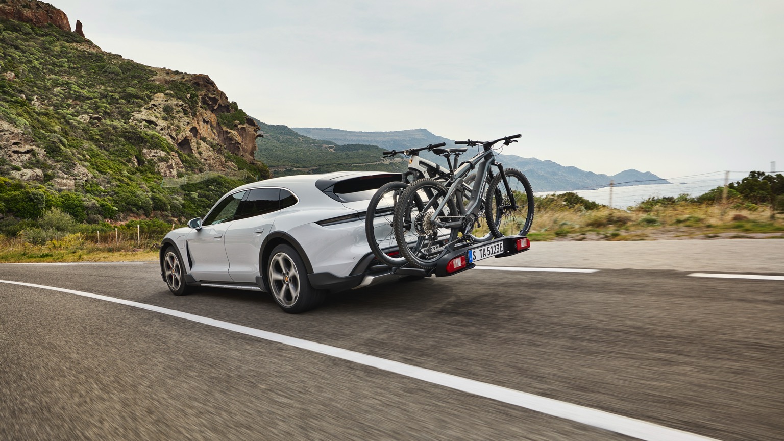 Porsche_Taycan_4S_Cross_Turismo-2