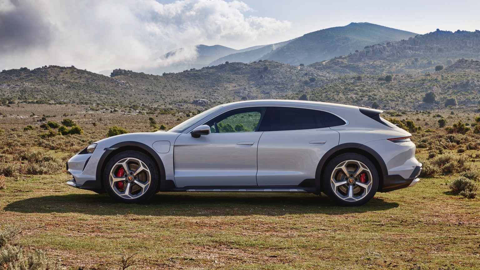 Porsche_Taycan_4S_Cross_Turismo-3