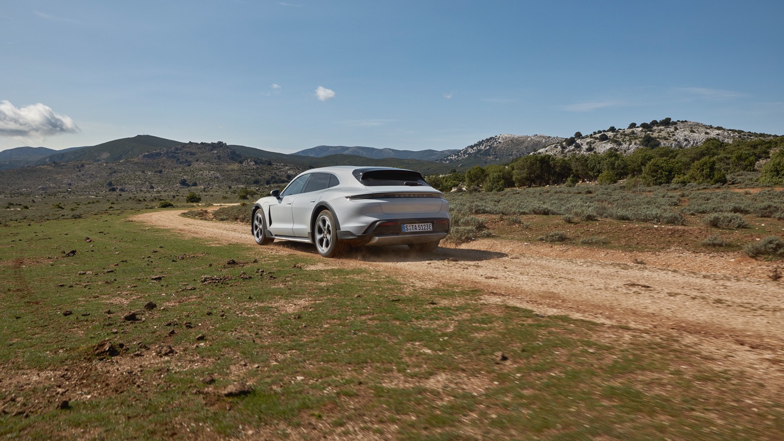Porsche_Taycan_4S_Cross_Turismo-5