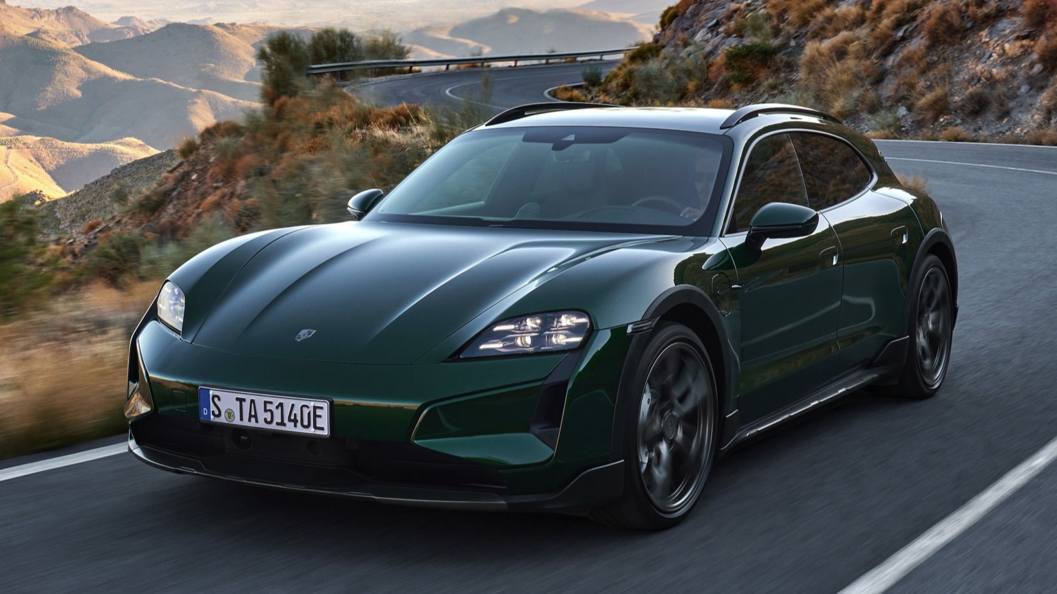 Porsche_Taycan_Cross_Turismo_2024-1