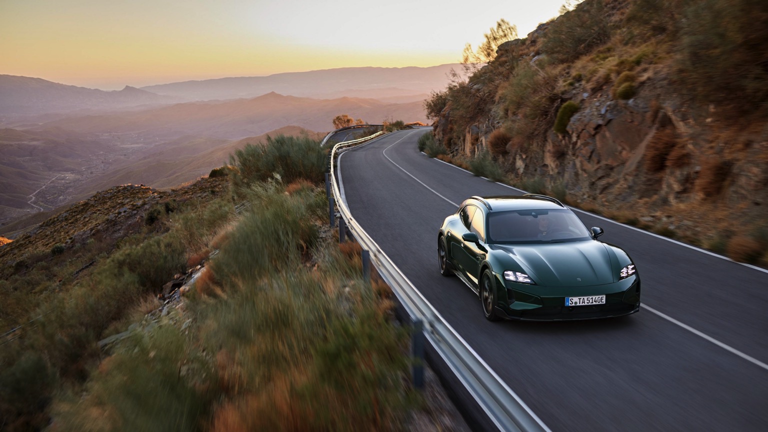 Porsche_Taycan_Cross_Turismo_2024-3