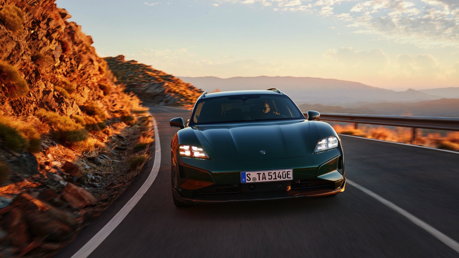 Porsche_Taycan_Cross_Turismo_2024-4