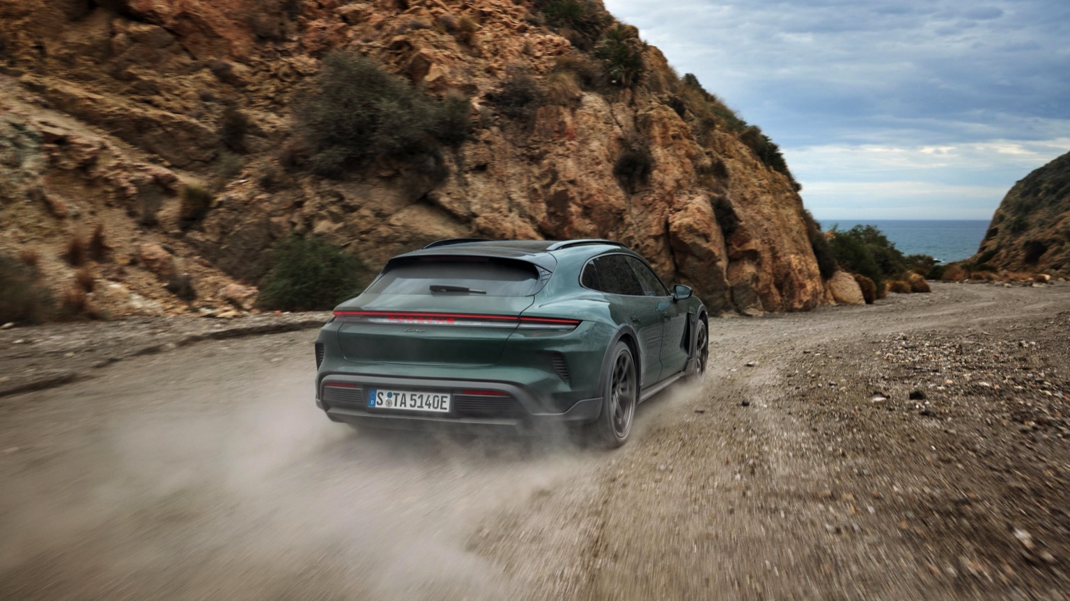 Porsche_Taycan_Cross_Turismo_2024-7