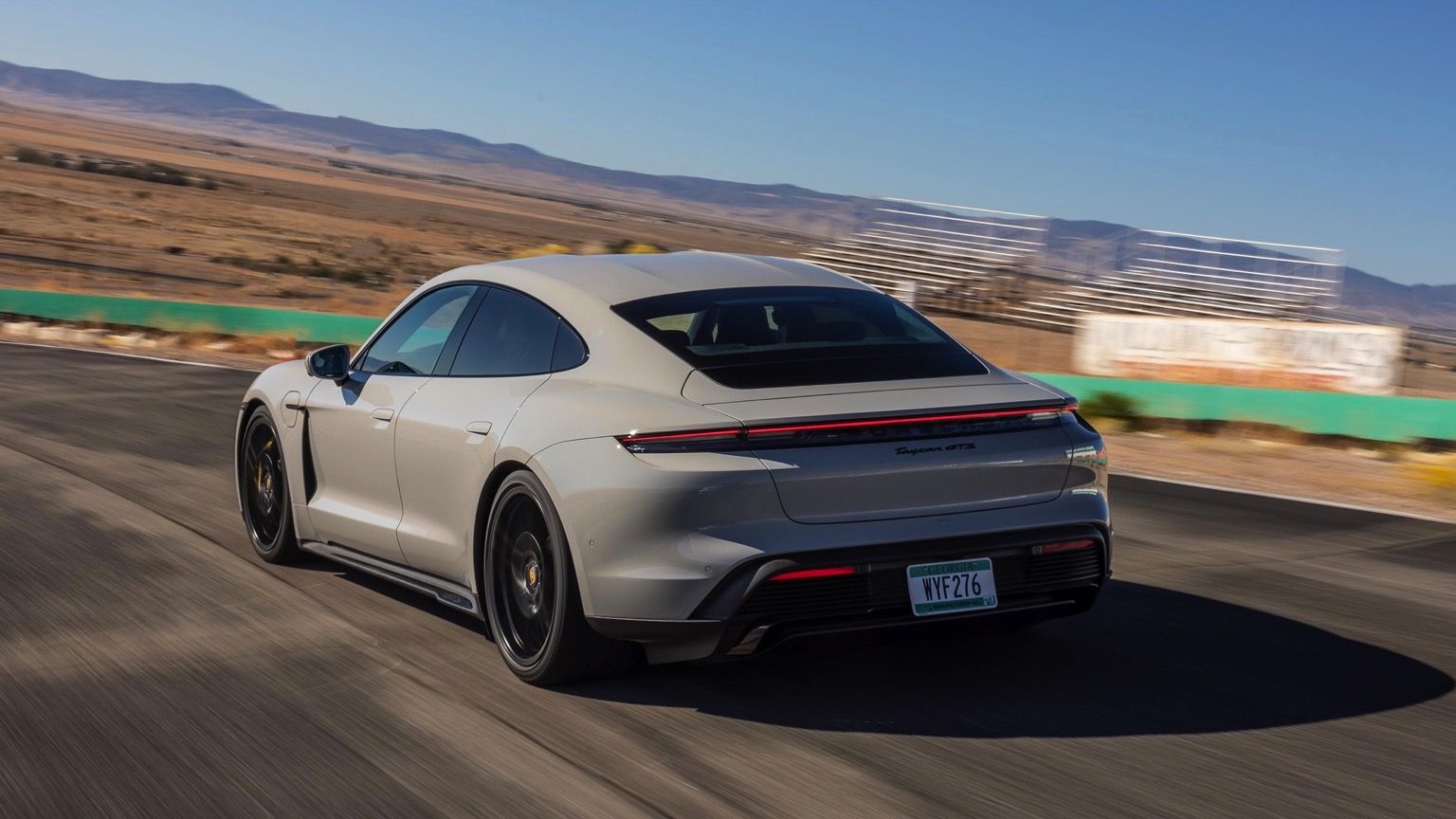 Porsche_Taycan_GTS-10