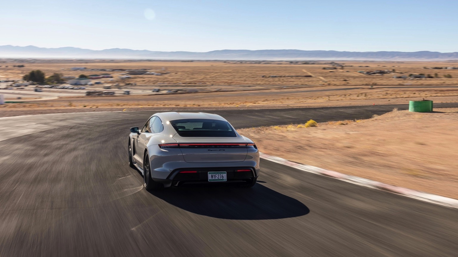 Porsche_Taycan_GTS-11