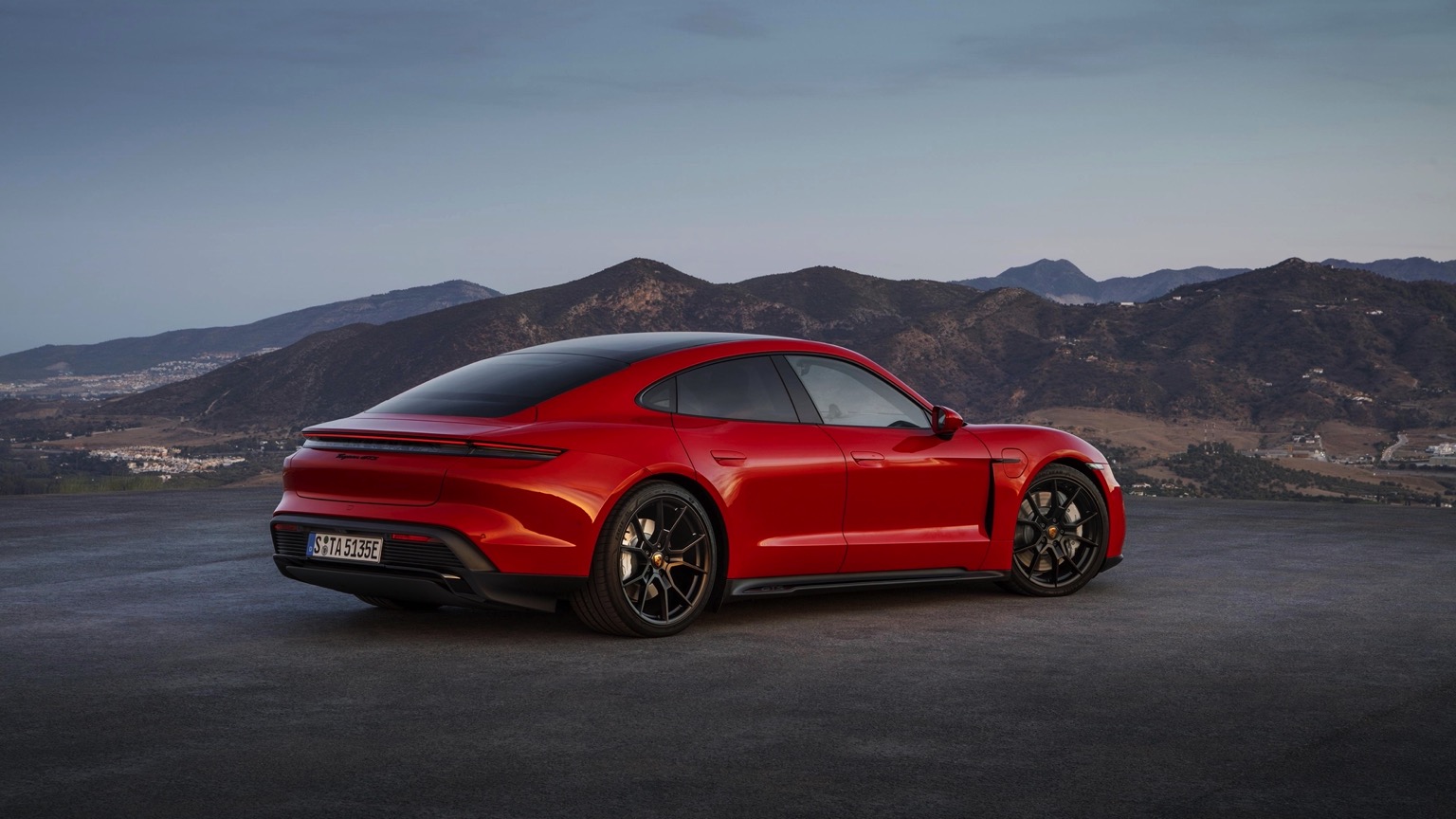 Porsche_Taycan_GTS-2
