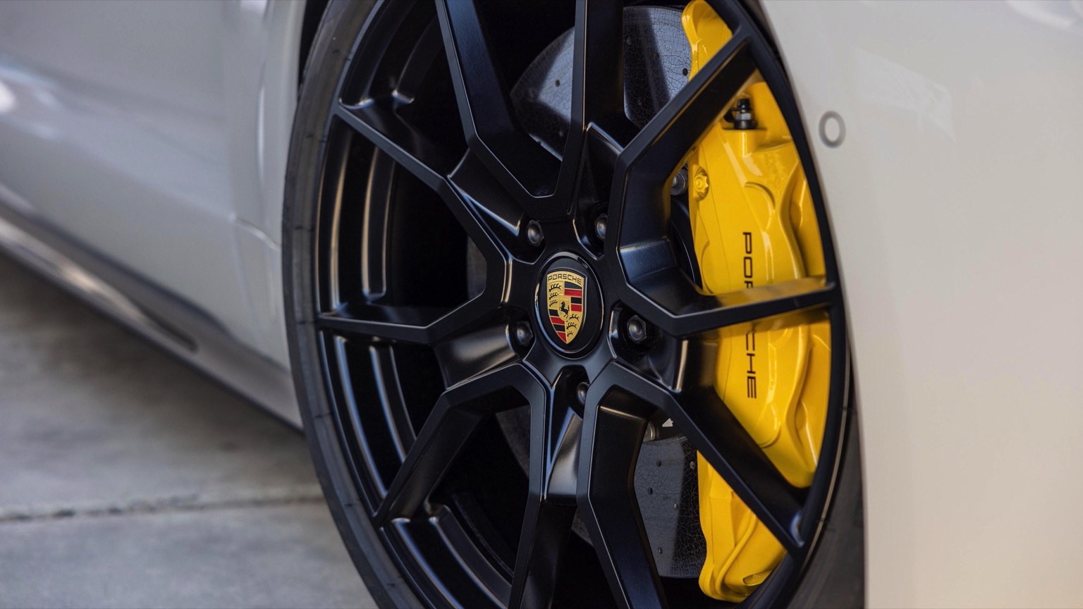 Porsche_Taycan_GTS-22