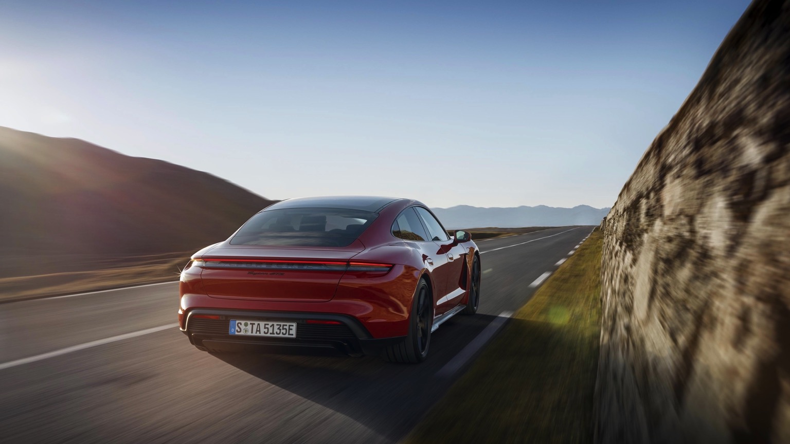 Porsche_Taycan_GTS-4