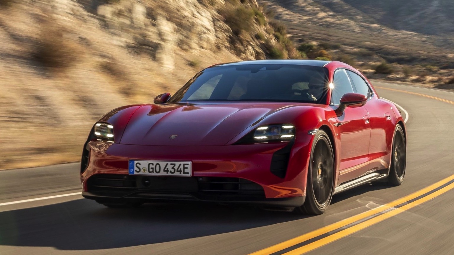 Porsche_Taycan_GTS_Sport_Turismo-1