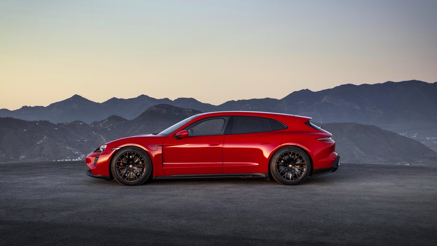 Porsche_Taycan_GTS_Sport_Turismo-11