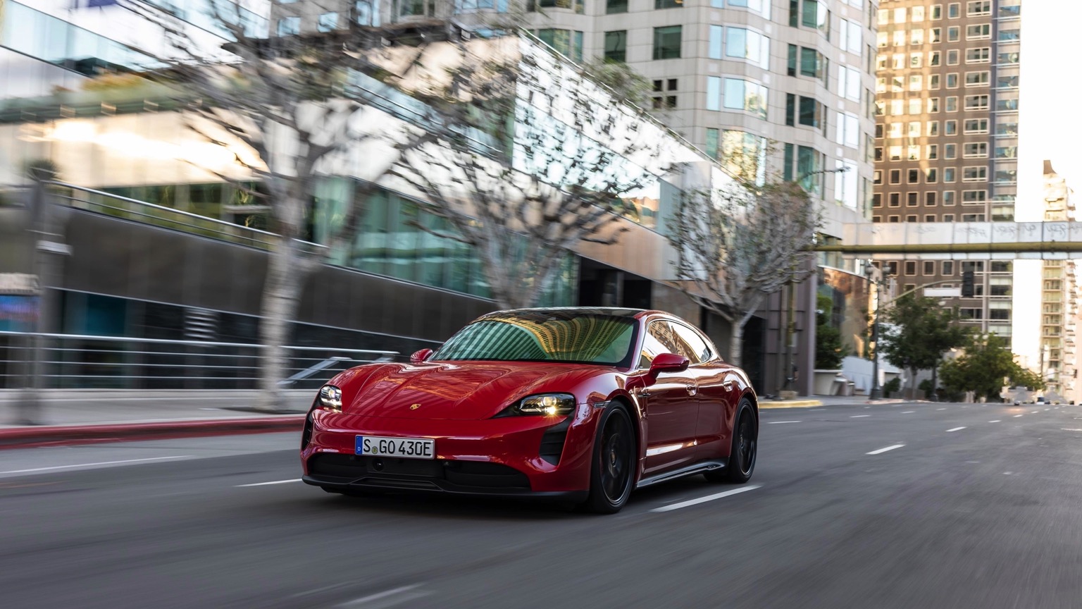 Porsche_Taycan_GTS_Sport_Turismo-12