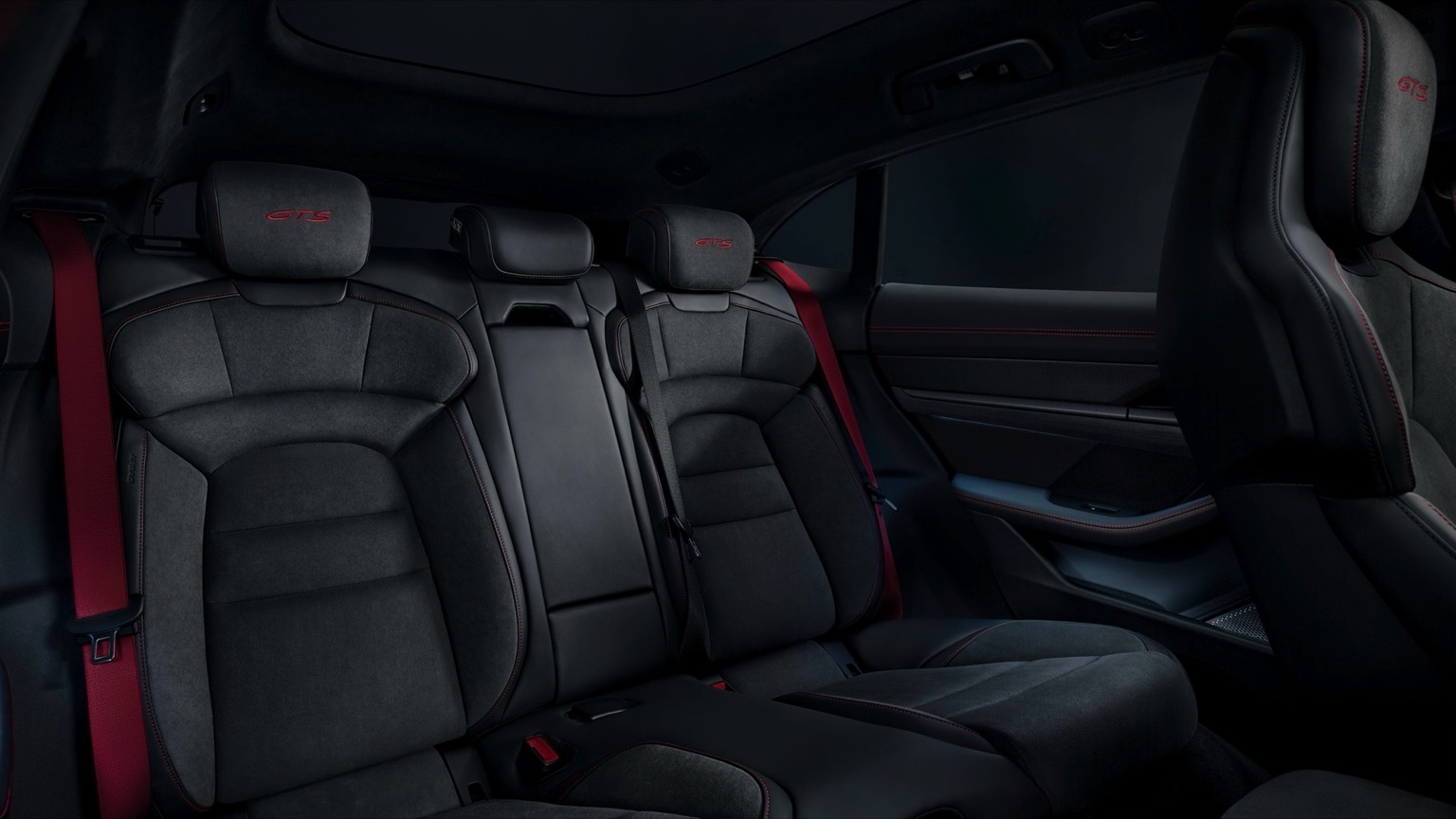 Porsche_Taycan_GTS_Sport_Turismo-17