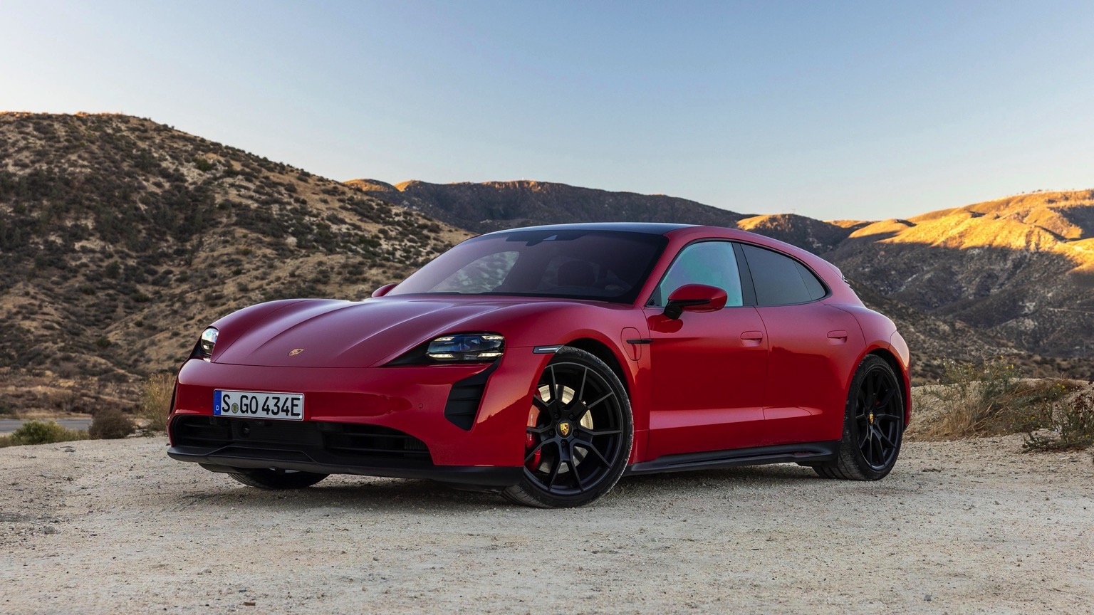 Porsche_Taycan_GTS_Sport_Turismo-7