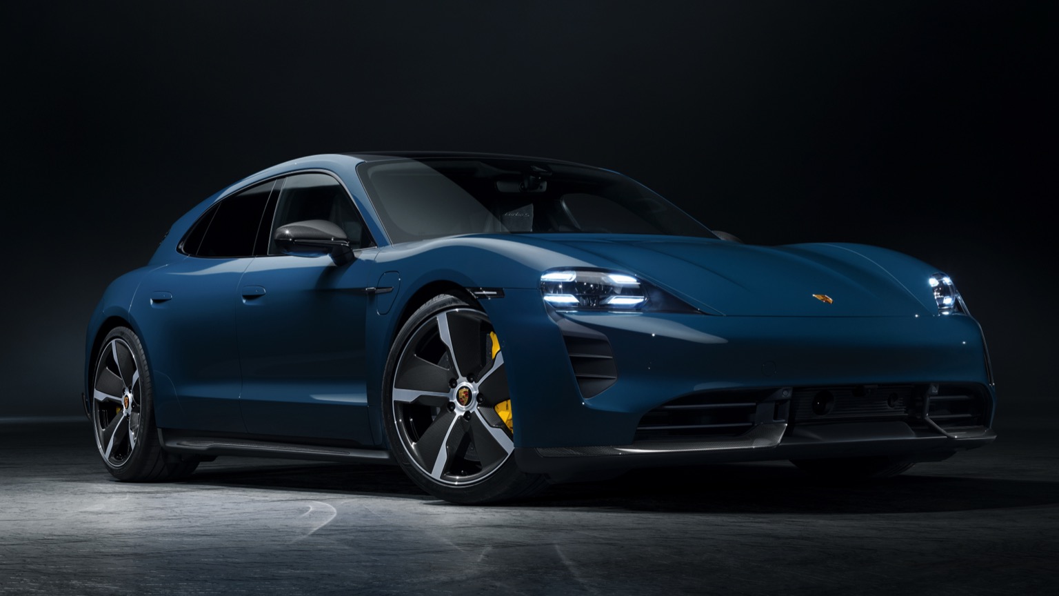 Porsche_Taycan_Sport_Turismo-1