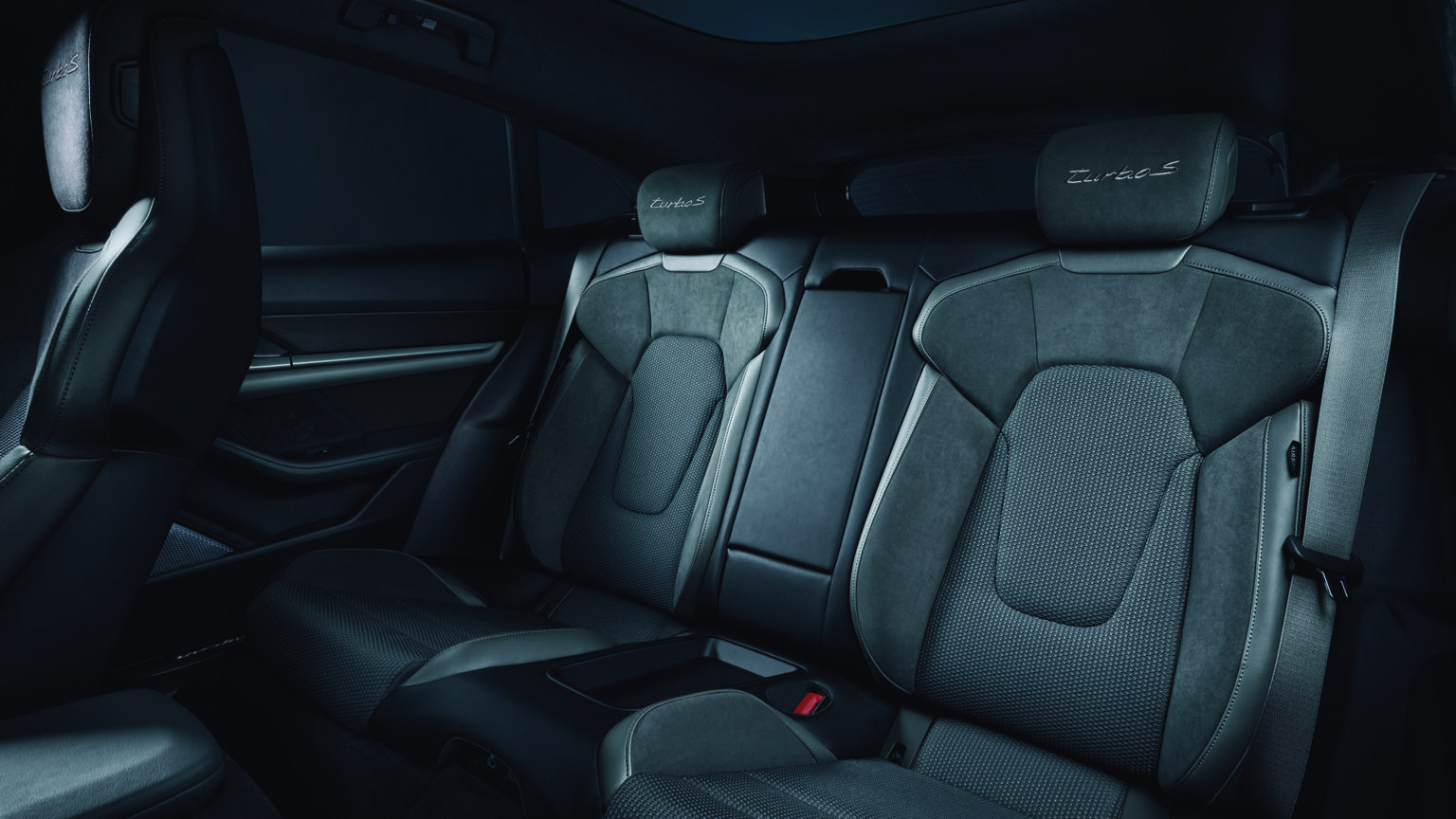 Porsche_Taycan_Sport_Turismo-17