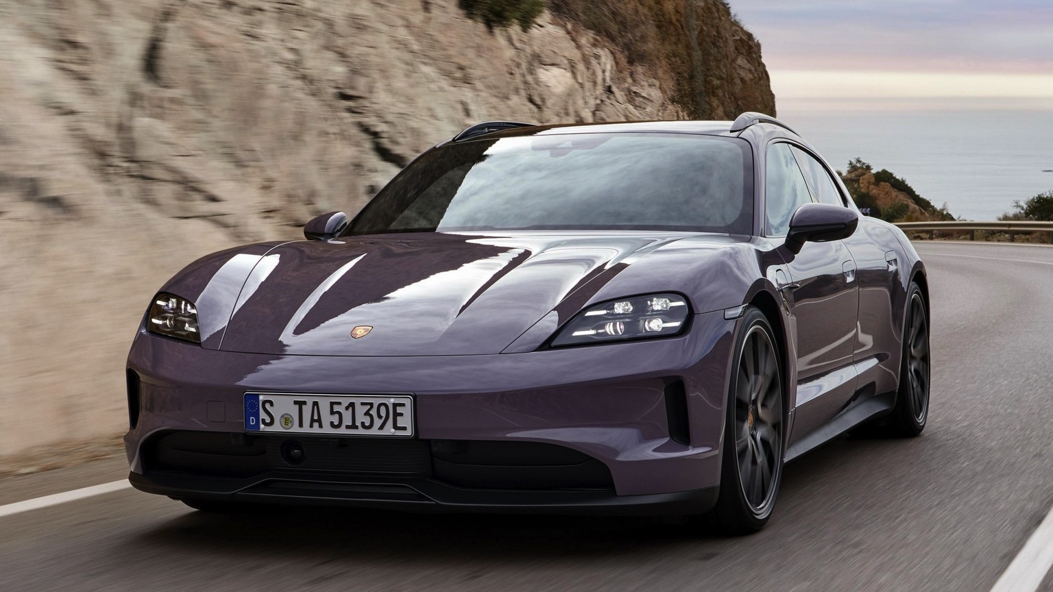 Porsche_Taycan_Sport_Turismo_2024-1