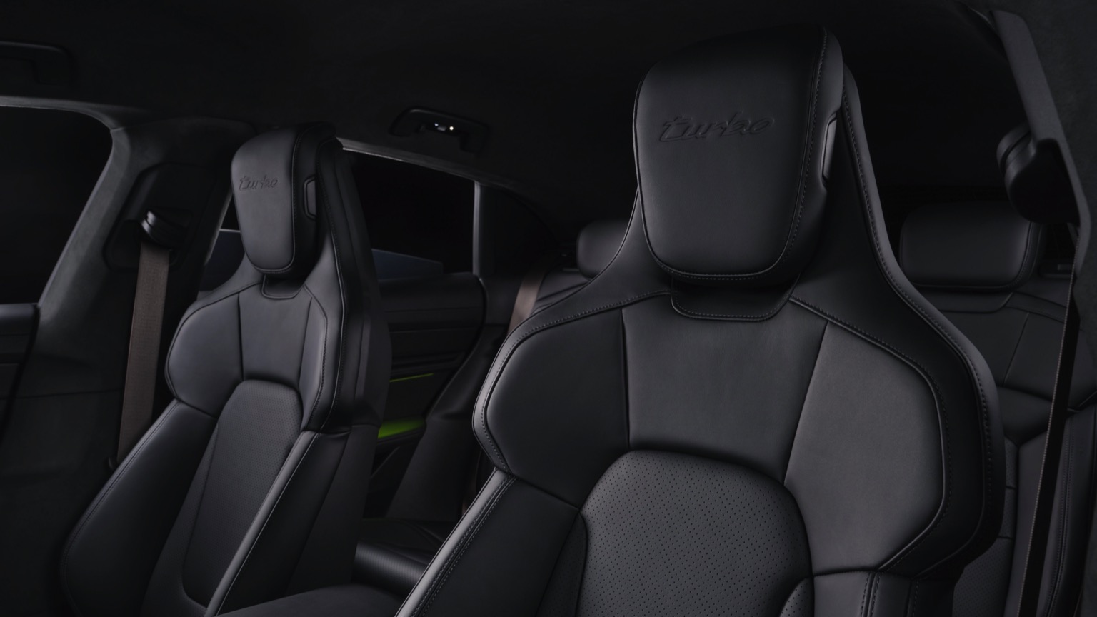Porsche_Taycan_Sport_Turismo_2024-17