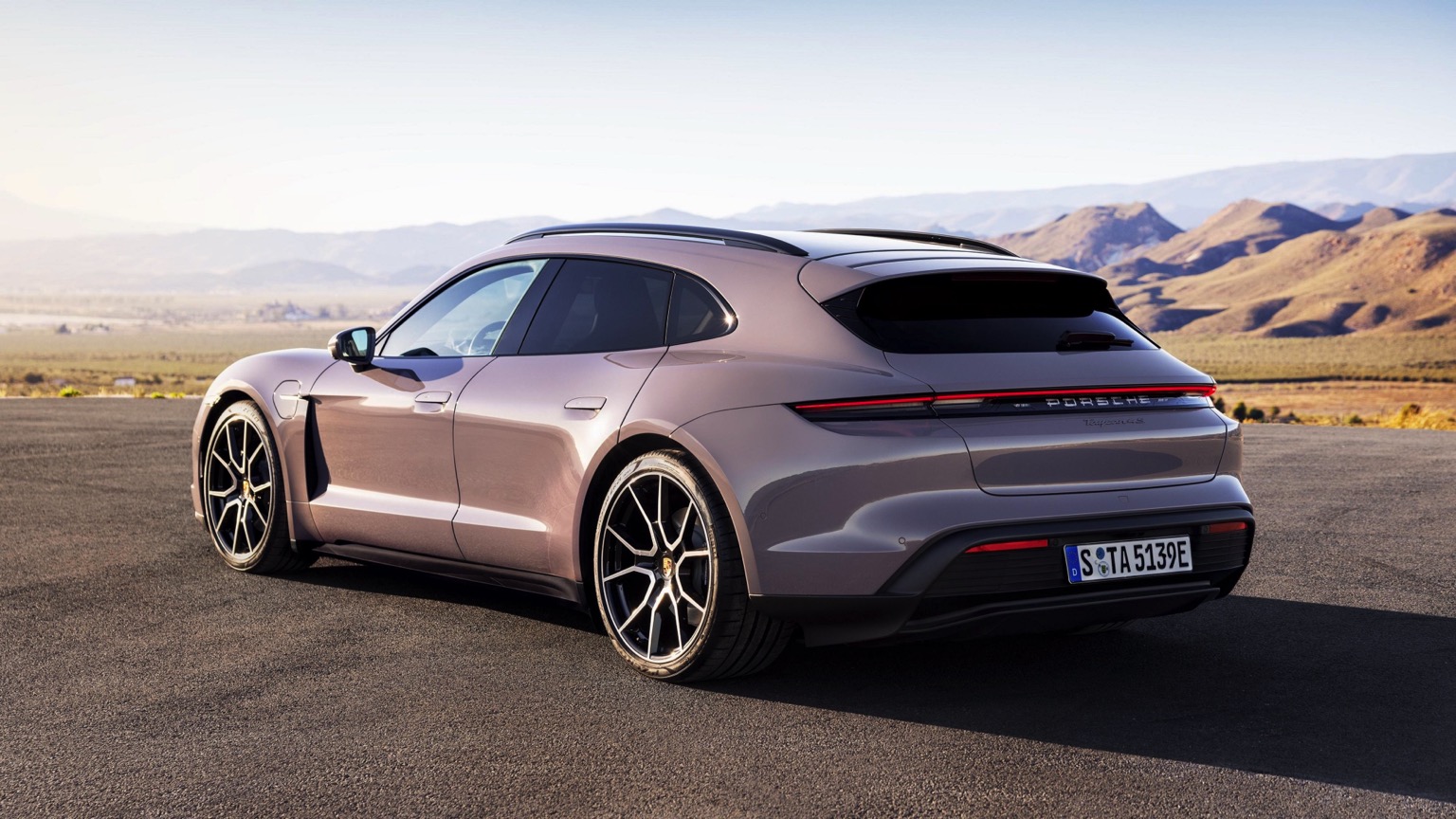 Porsche_Taycan_Sport_Turismo_2024-2