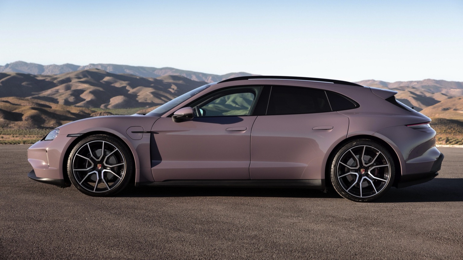 Porsche_Taycan_Sport_Turismo_2024-4