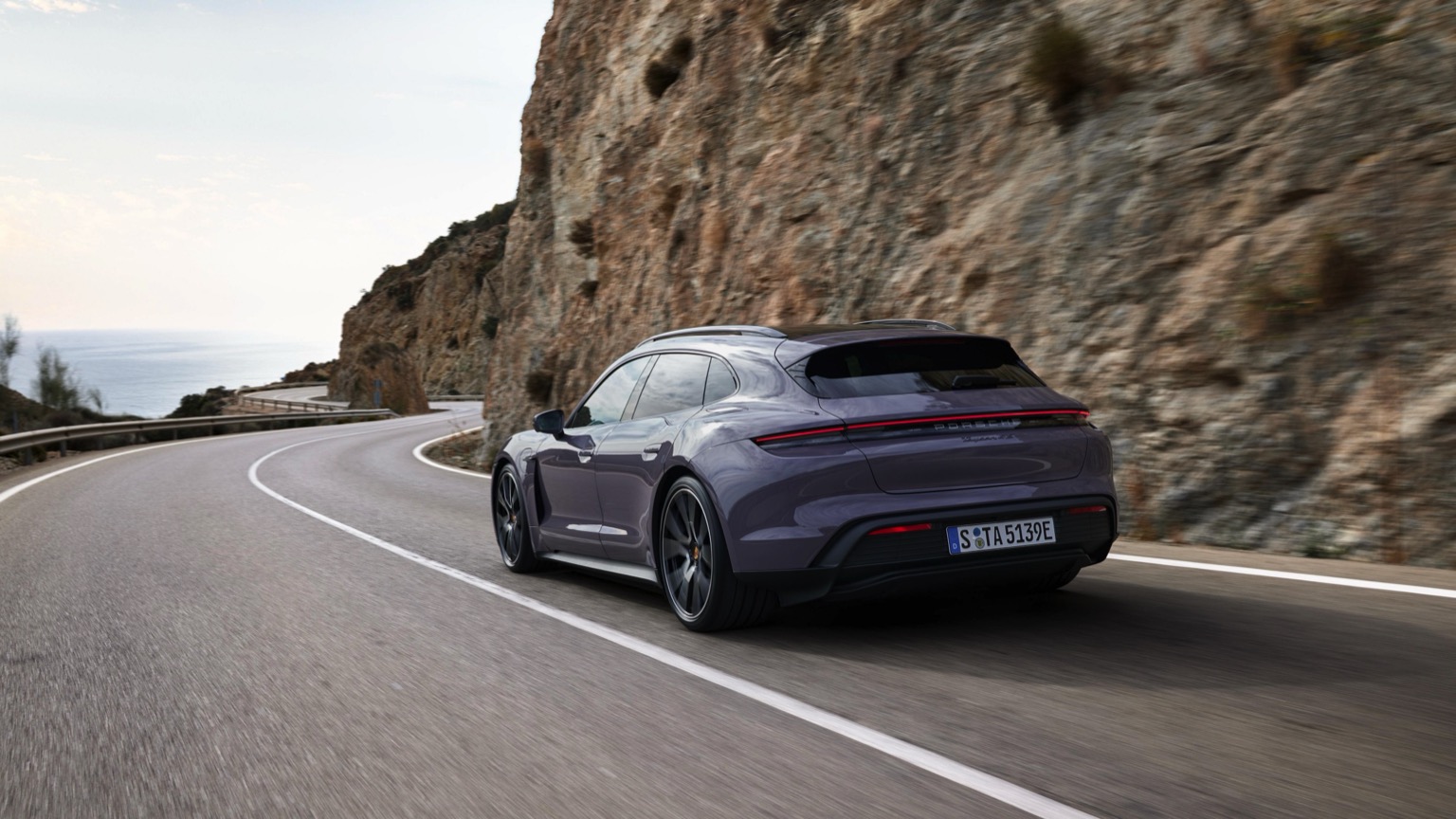 Porsche_Taycan_Sport_Turismo_2024-6
