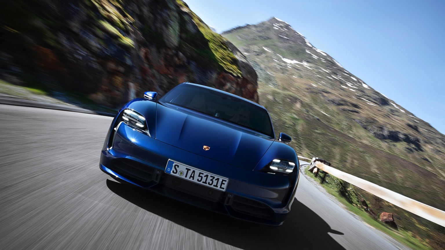 Porsche_Taycan_Turbo-4