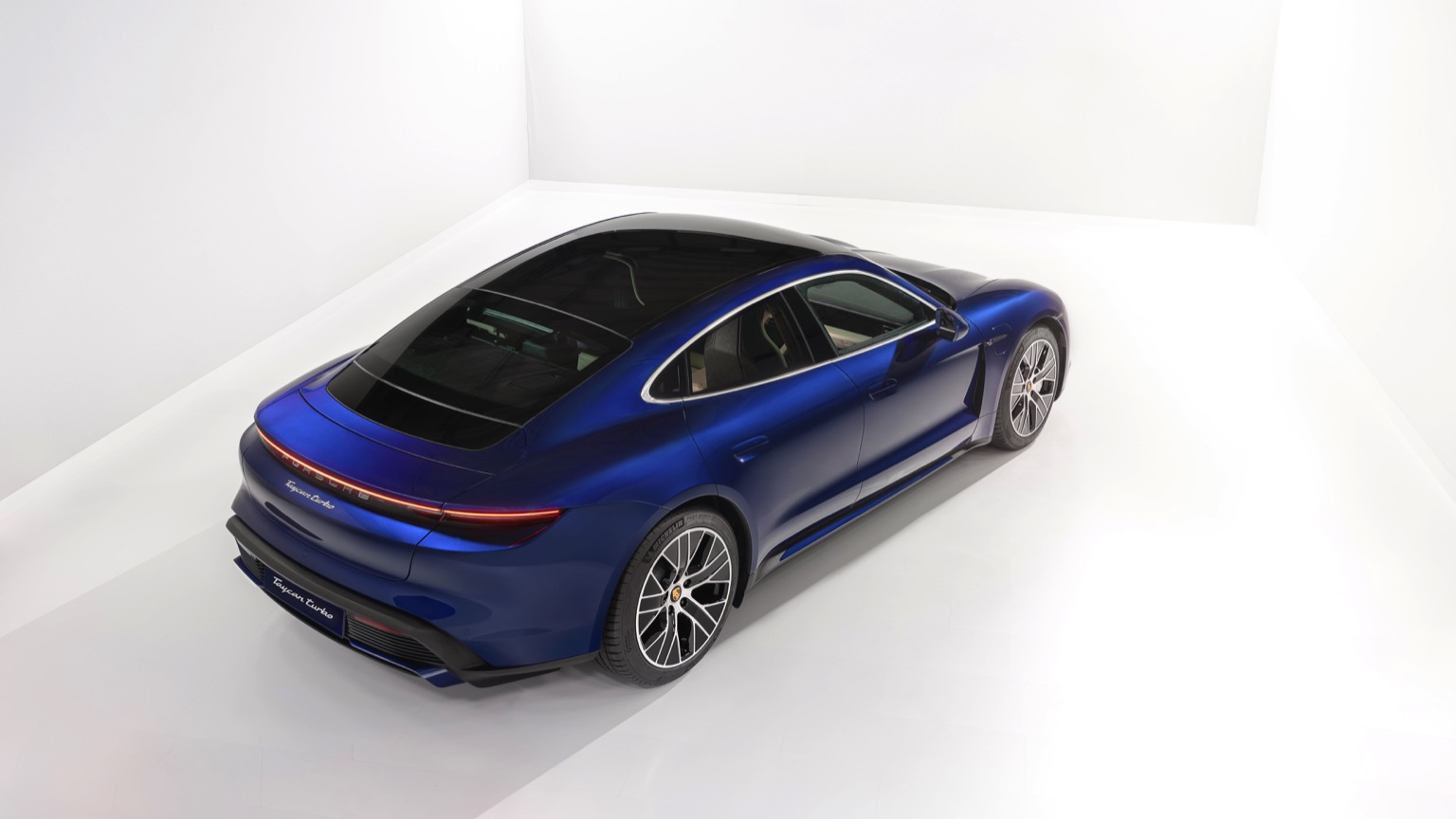 Porsche_Taycan_Turbo-5