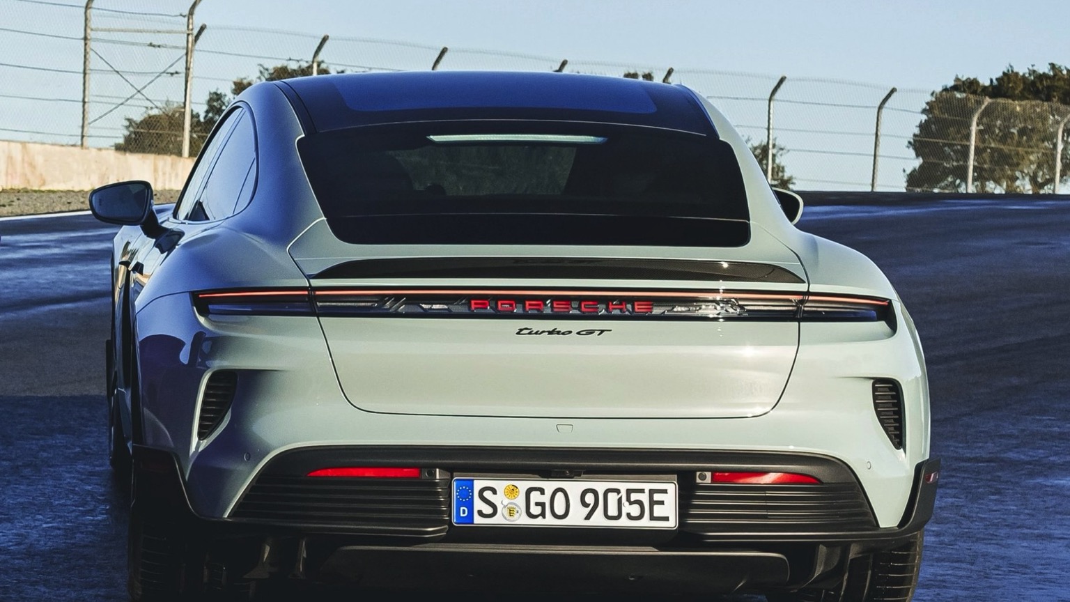 Porsche_Taycan_Turbo_GT_2024-2