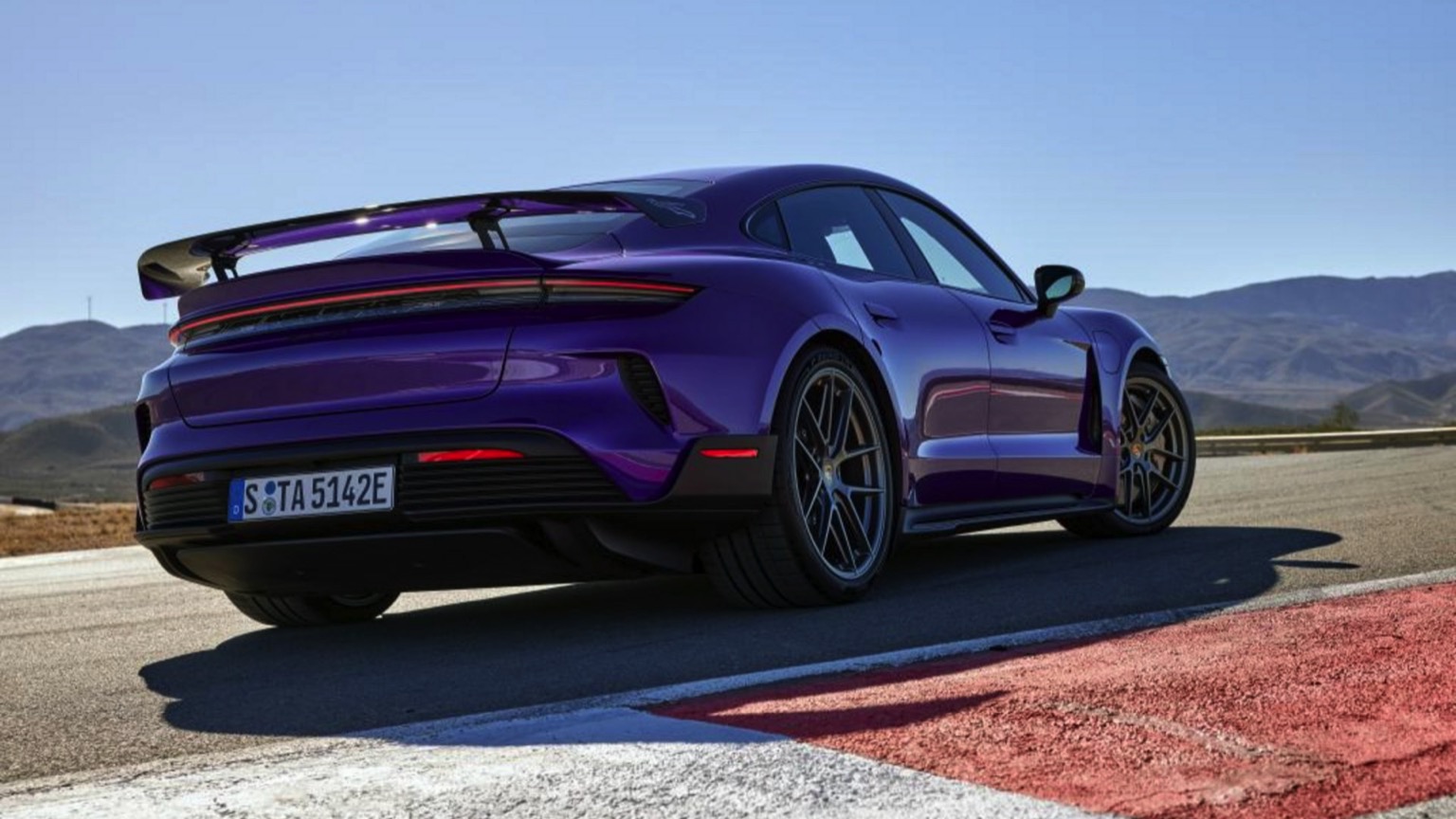Porsche_Taycan_Turbo_GT_Weissach_2024-8