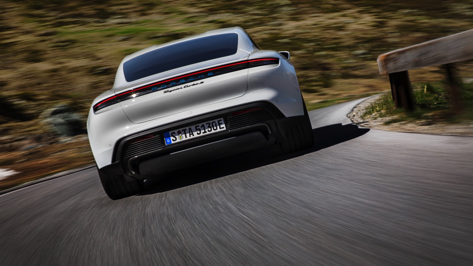 Porsche_Taycan_Turbo_S-3