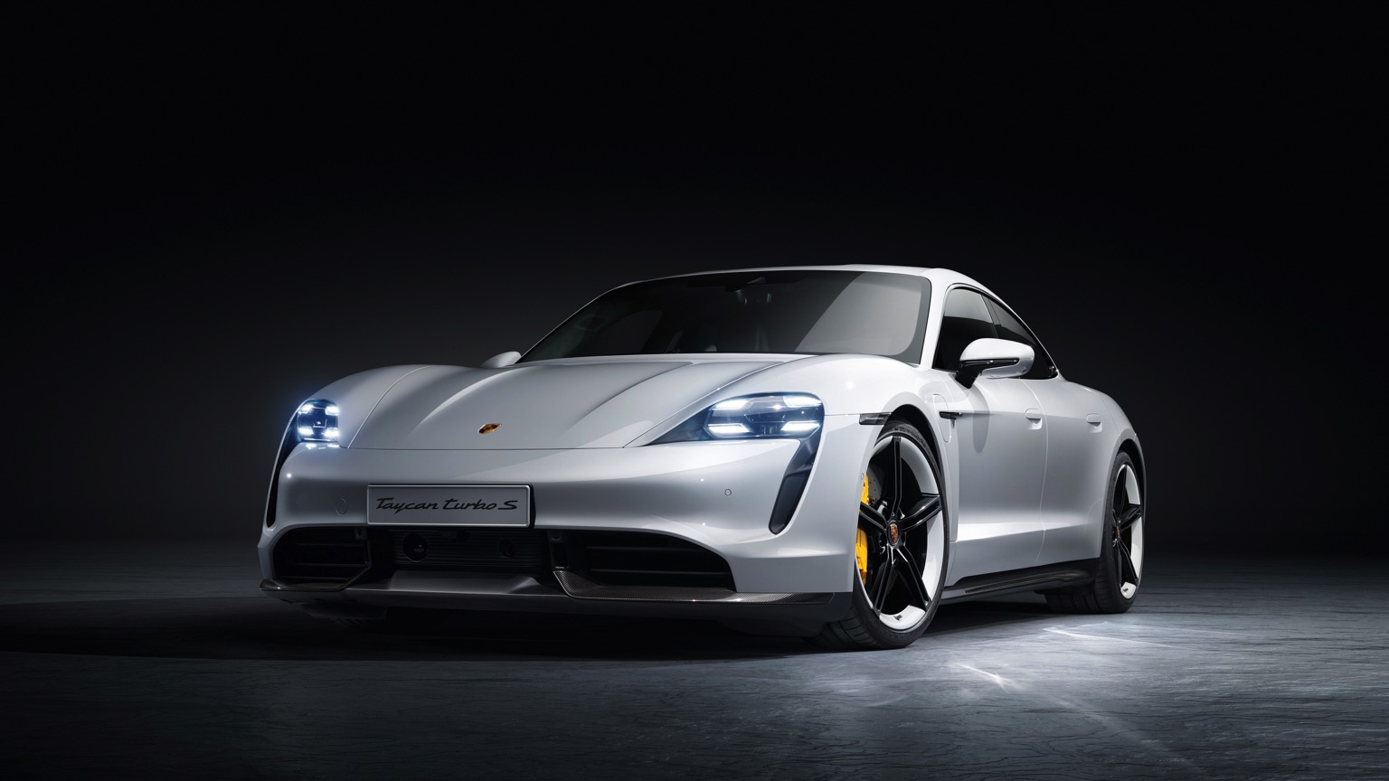 Porsche_Taycan_Turbo_S-4