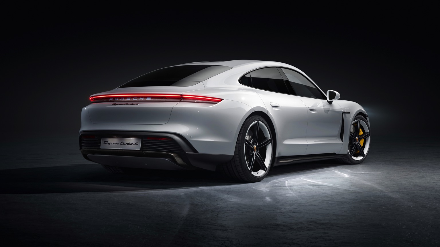 Porsche_Taycan_Turbo_S-5