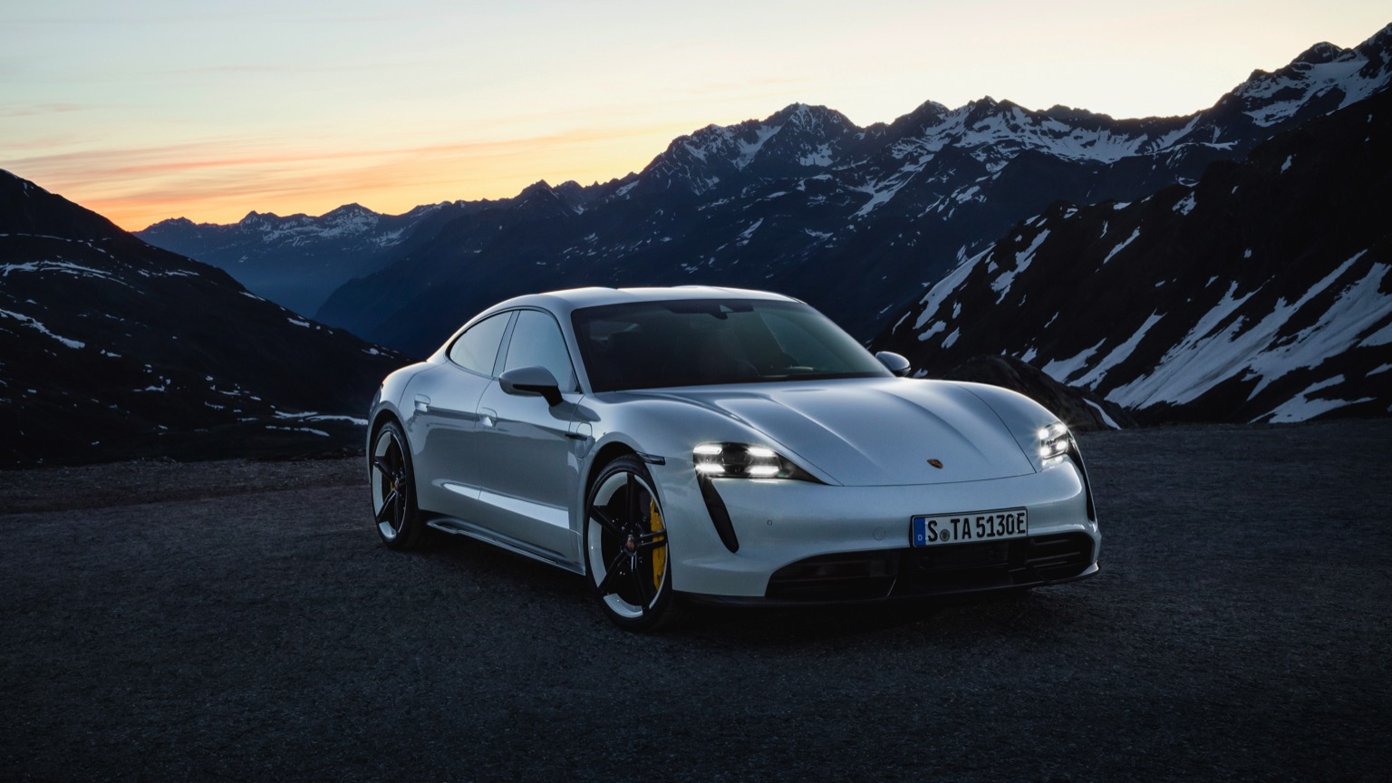 Porsche_Taycan_Turbo_S-6