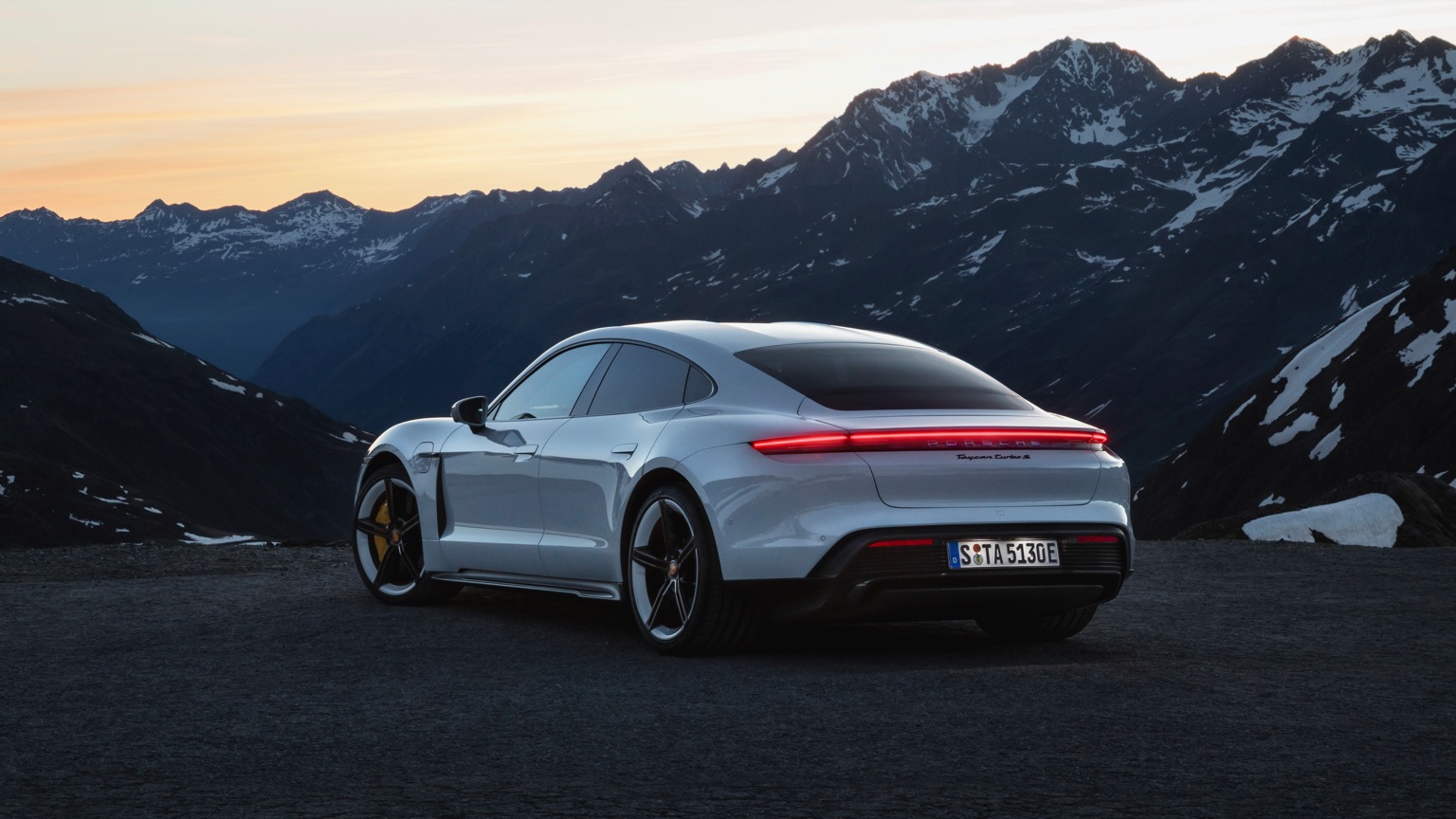 Porsche_Taycan_Turbo_S-7