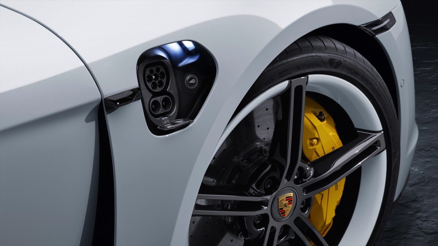 Porsche_Taycan_Turbo_S-8