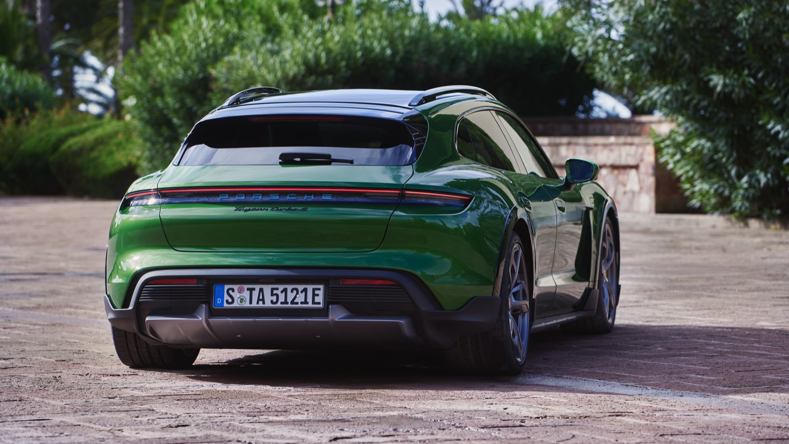 Porsche_Taycan_Turbo_S_Cross_Turismo-2