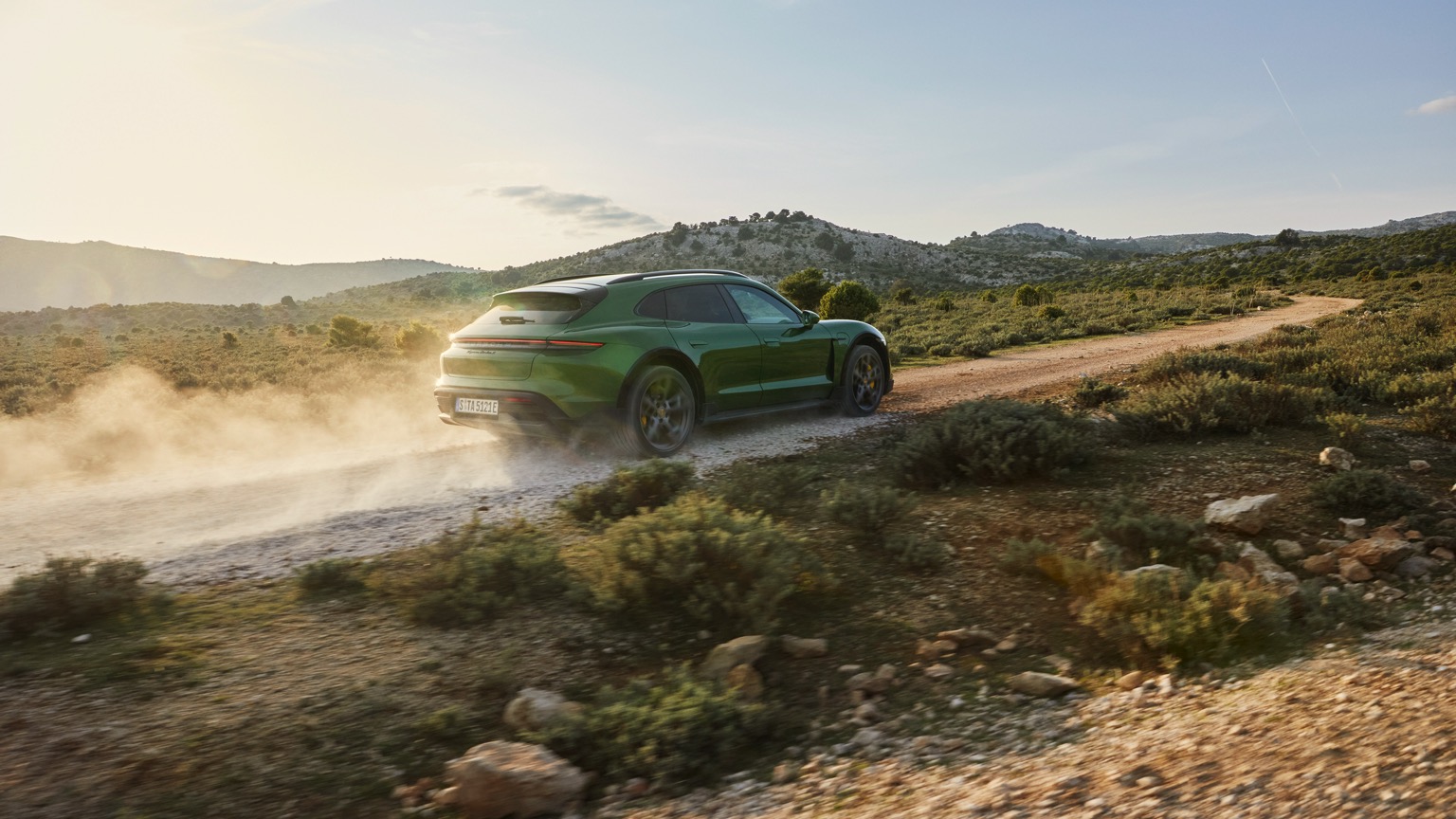 Porsche_Taycan_Turbo_S_Cross_Turismo-4
