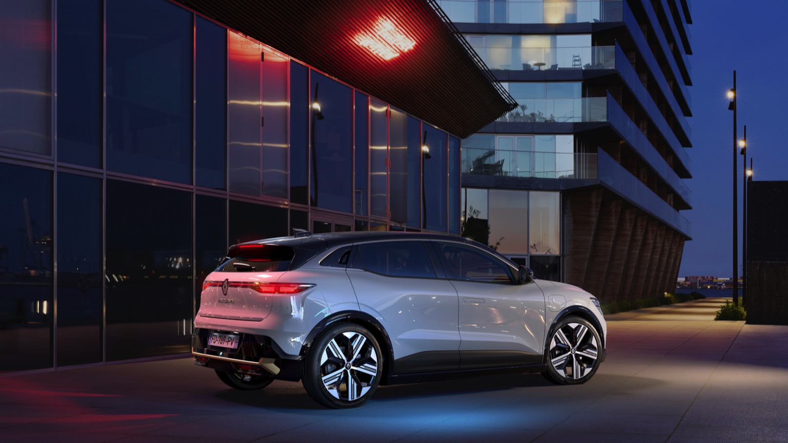Renault_Megane_ETech-10