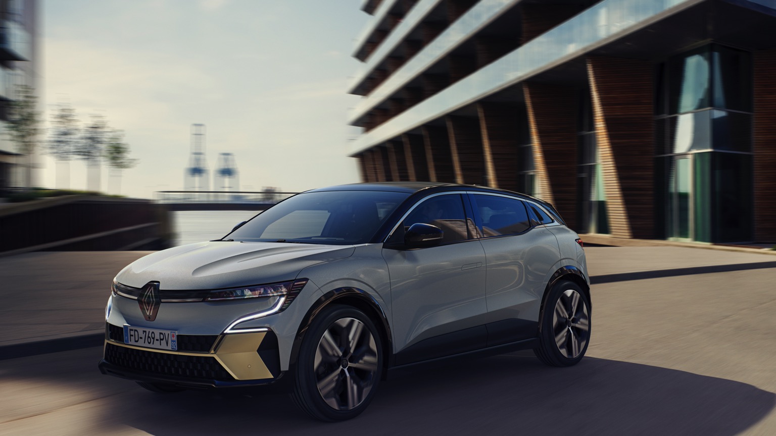 Renault_Megane_ETech-4